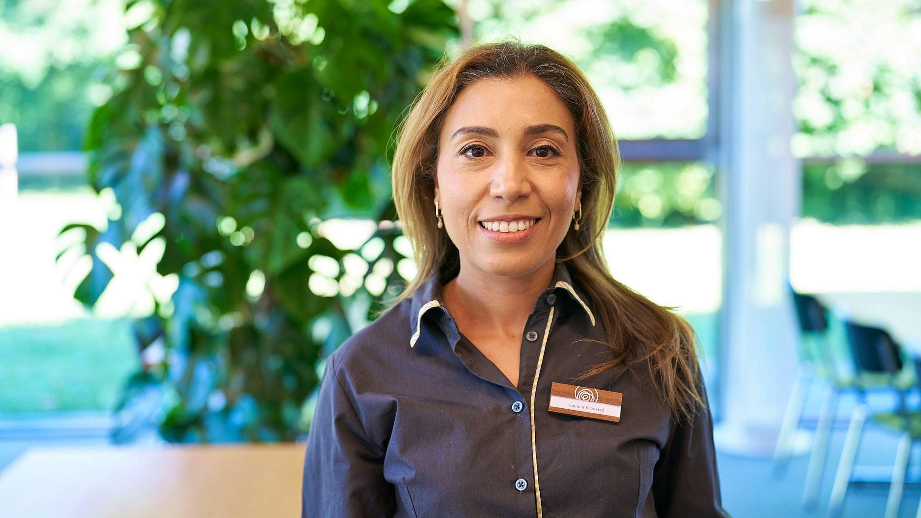 Kaoutar Beauverd  – Service employee.