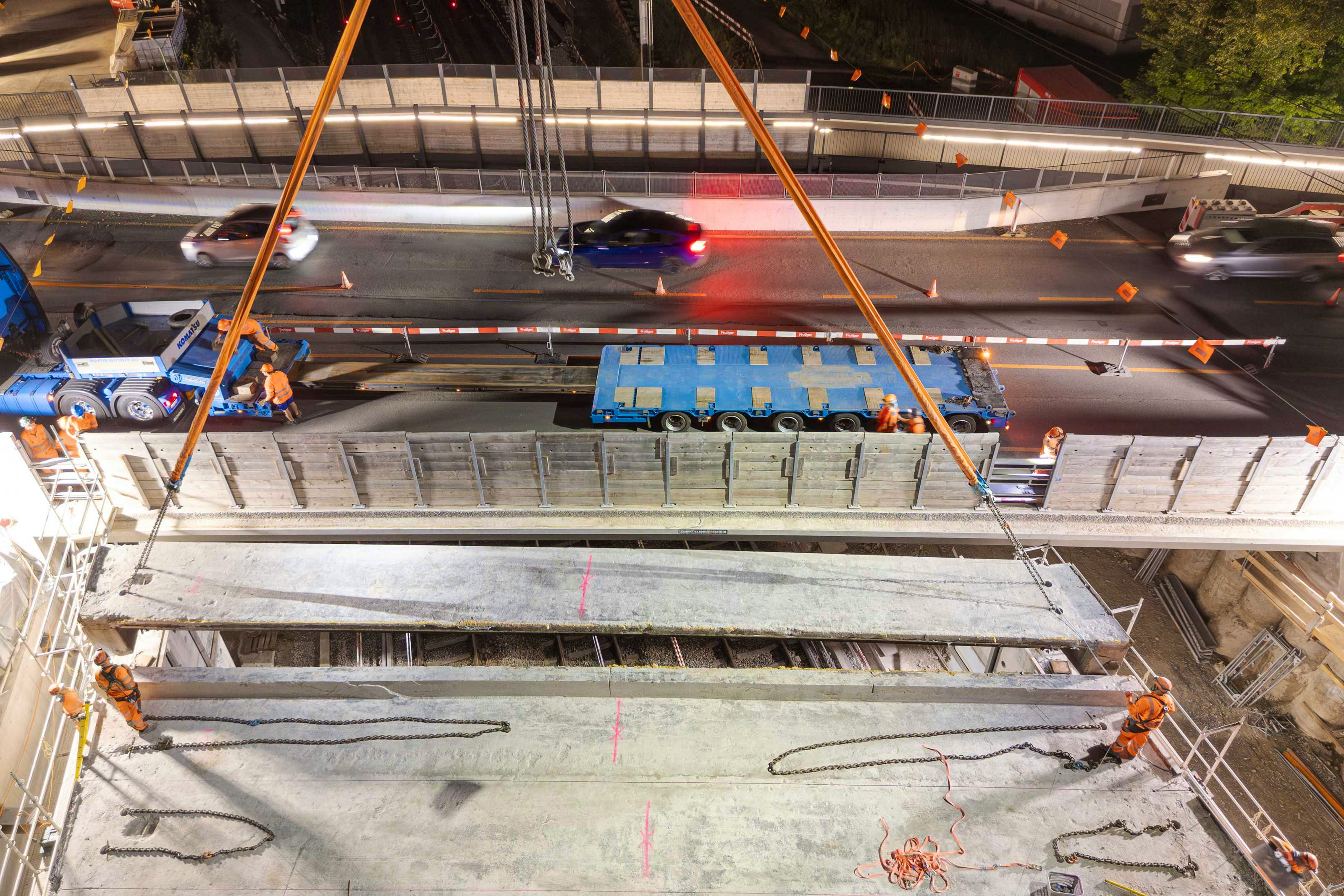 Nächtliche Arbeiten an den Brückenelementen.