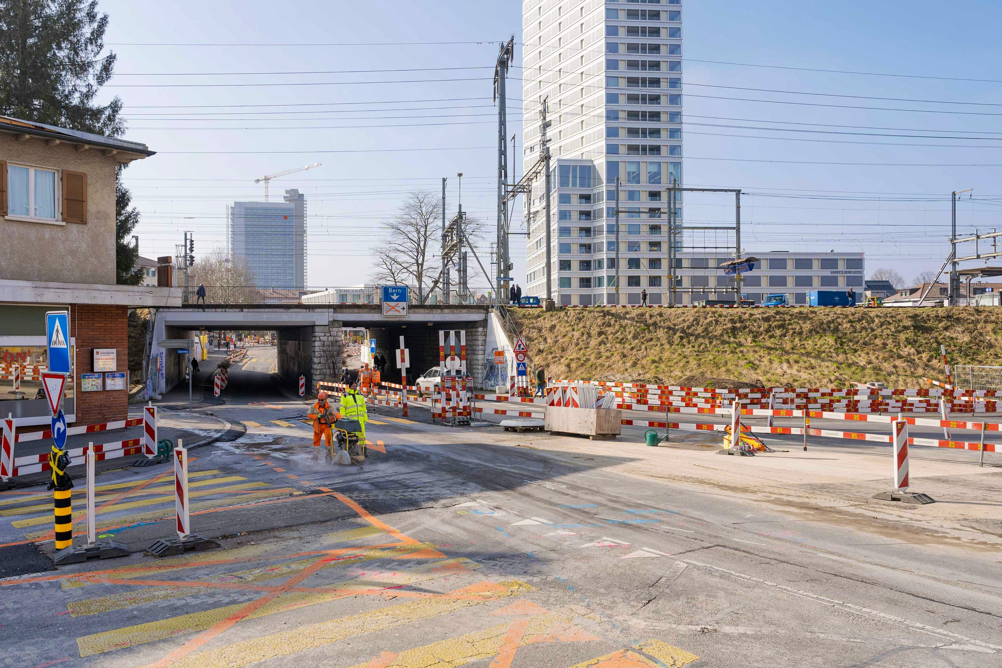 Baustelle Bahnunterführung Bernstrasse mit Blick Richtung Bern.