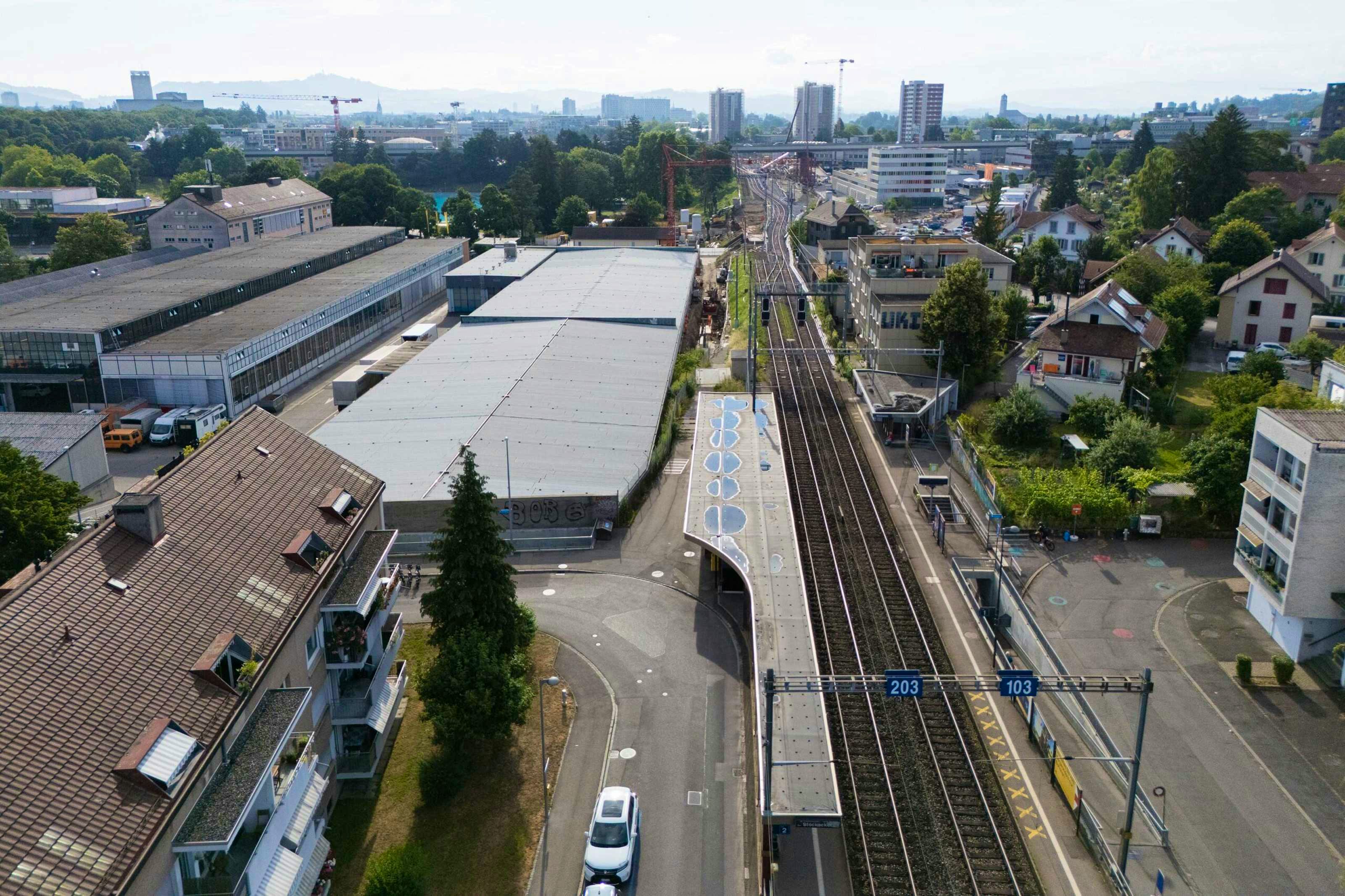 Bahnhof Stöckacker mit Blick Richtung Europaplatz Nord, wo der neue Bahnhof gebaut wird.