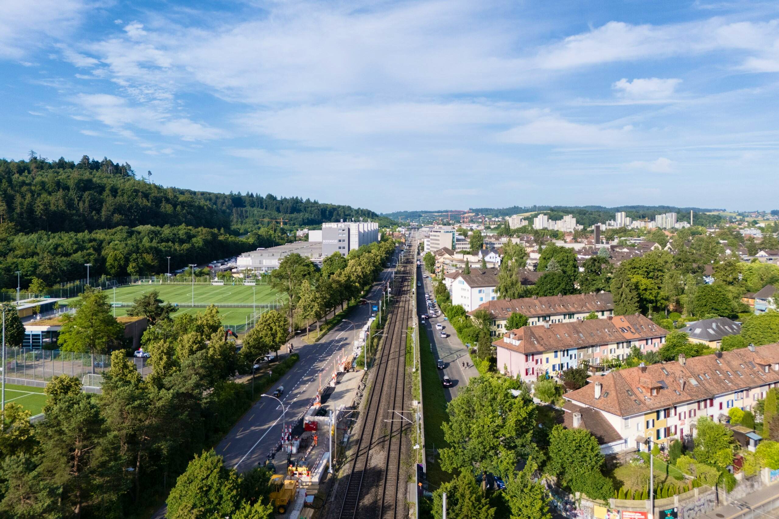 Blick auf die Bahnstrecke Richtung Bümpliz Süd, wo Lärmschutzwände entlang der Freiburgstrasse gebaut werden.