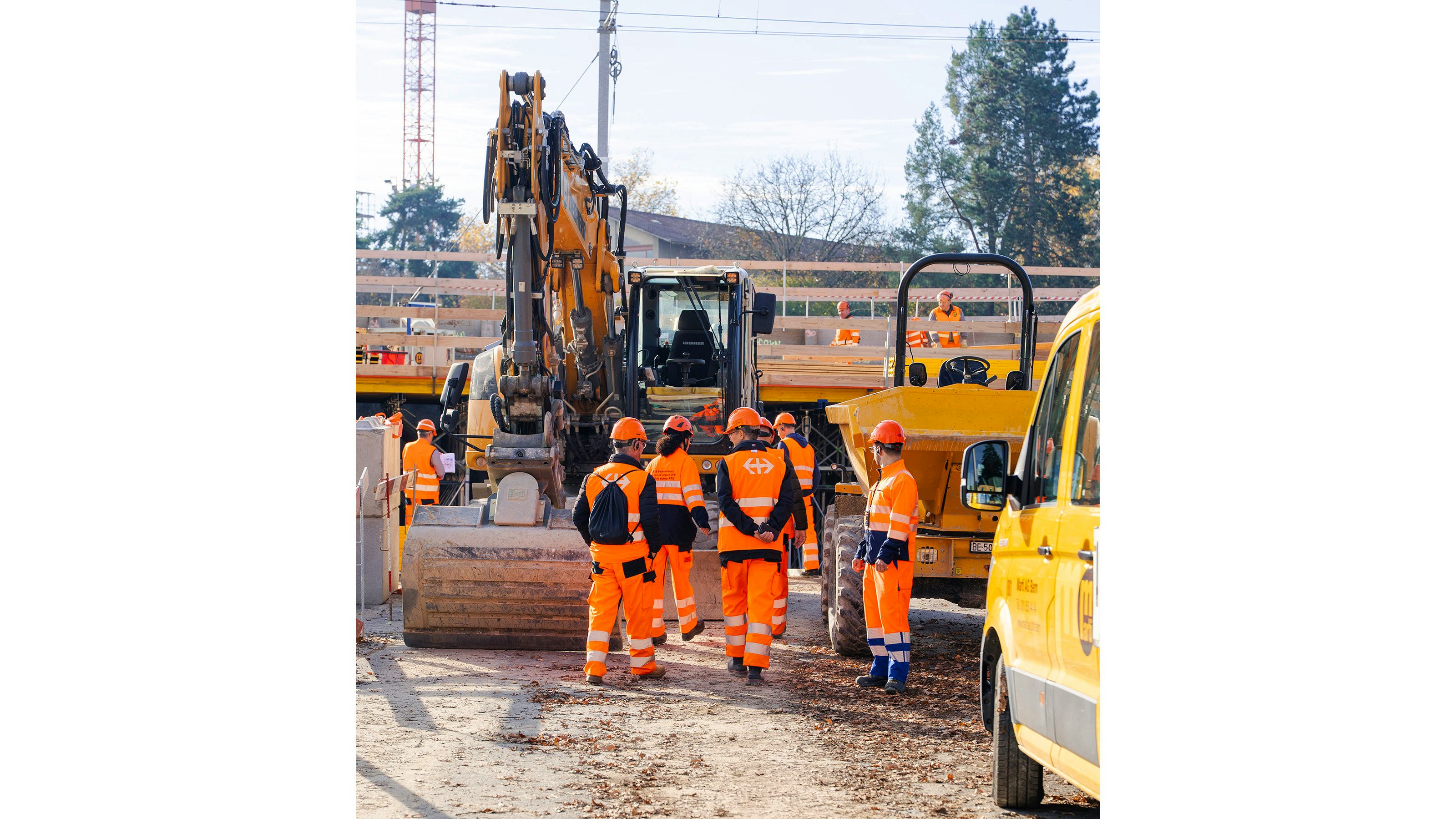 Medienschaffende unterwegs auf der Baustelle 3-1.
