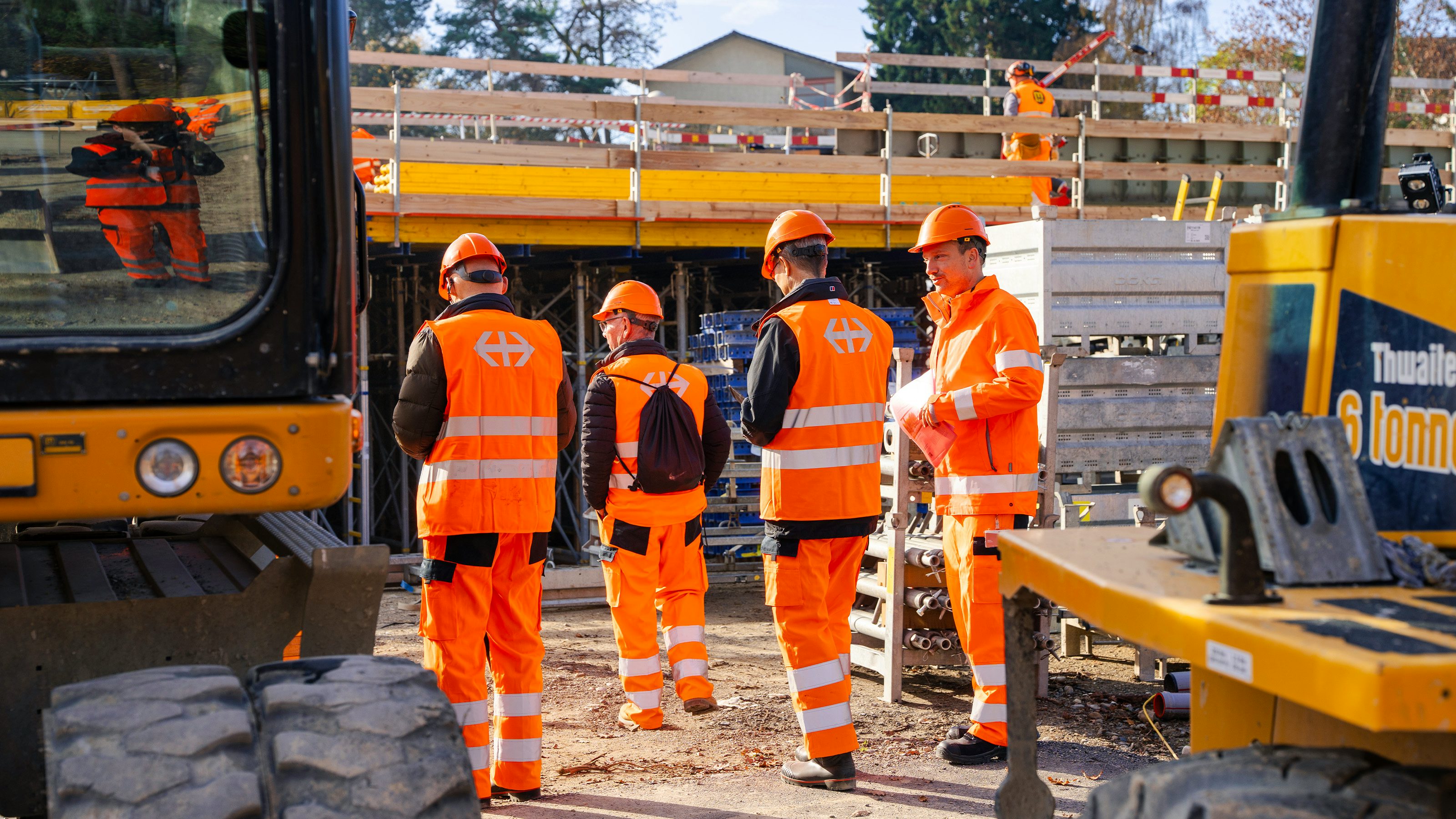 Medienschaffende unterwegs auf der Baustelle-1.