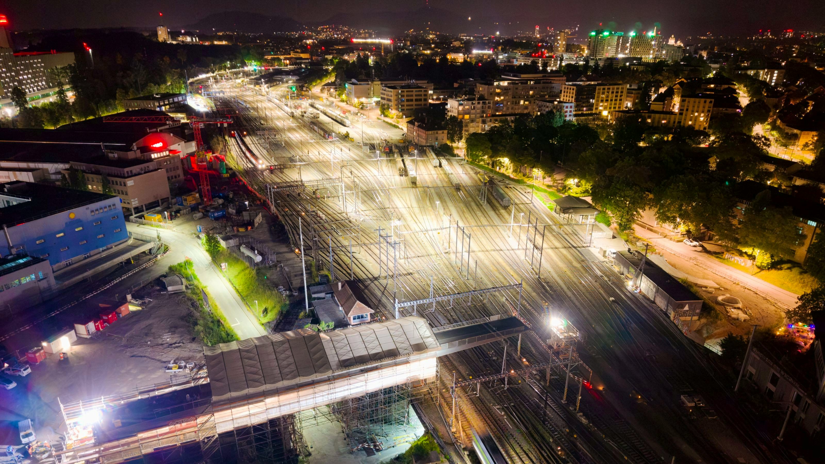 Blick aus der Luft auf die Passerelle, bevor die zweite Einschubetappe beginnt.