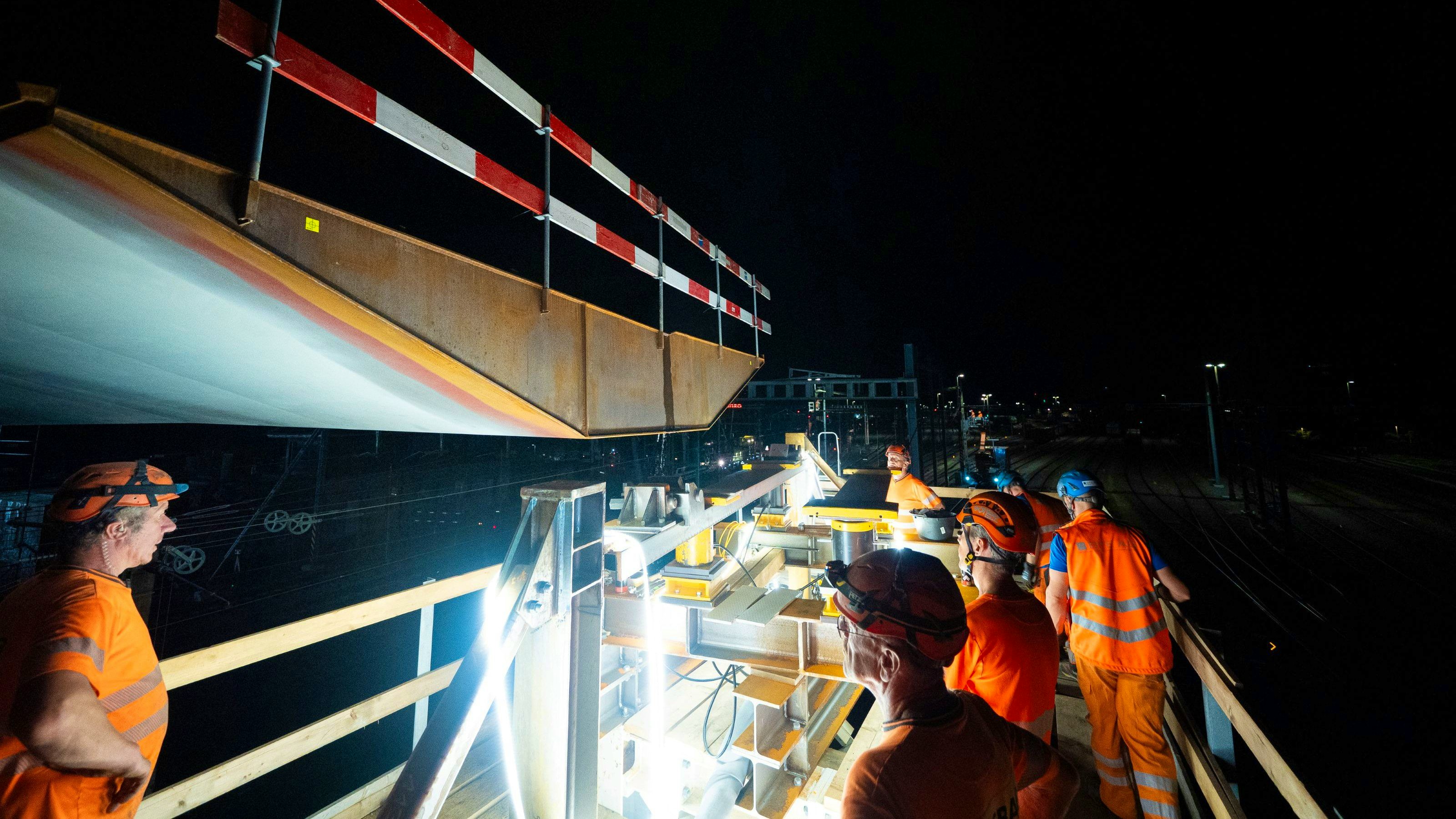 Auf dieser Plattform wird die Passerelle nach der zweiten Einschubetappe temporär abgestützt.
