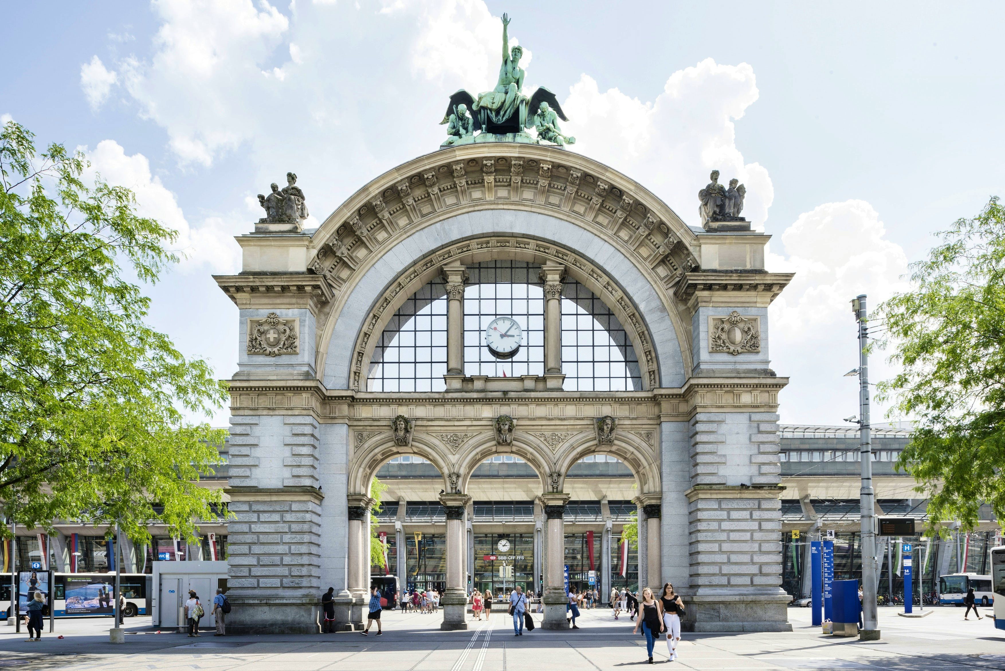 Bahnhof Luzern von aussen