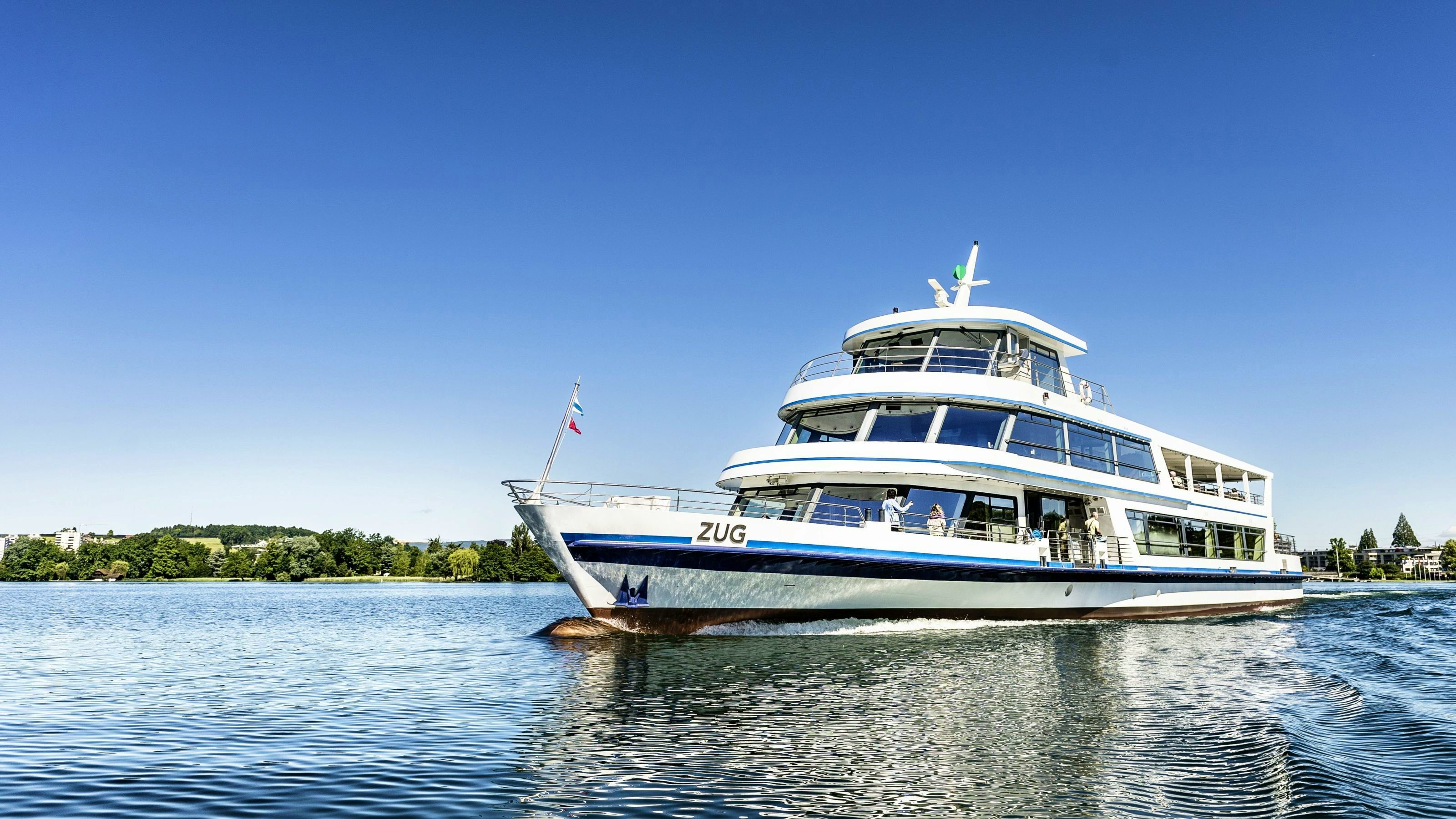 Image of a boat on Lake Zug.