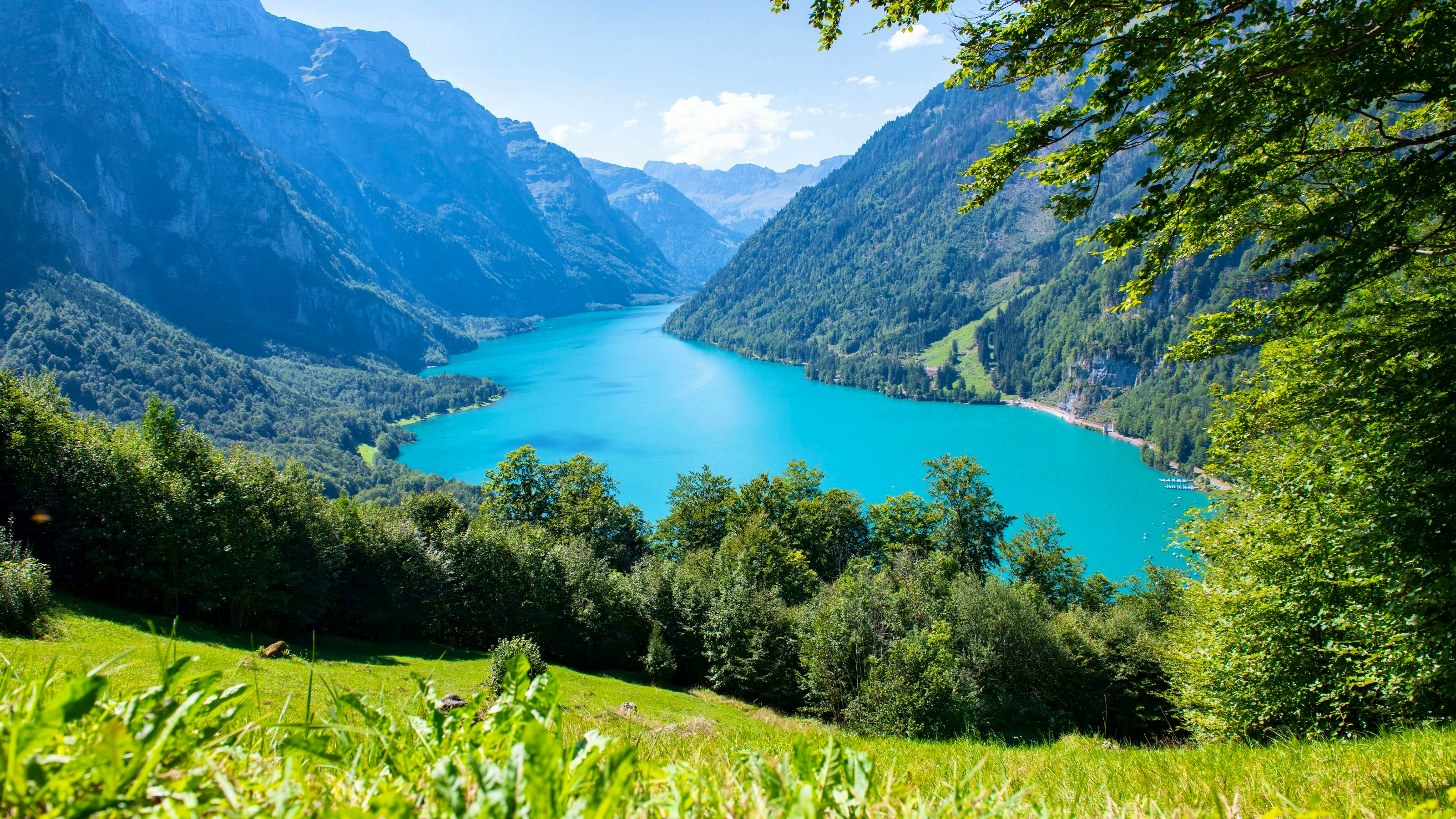 Image of Klöntalersee lake.