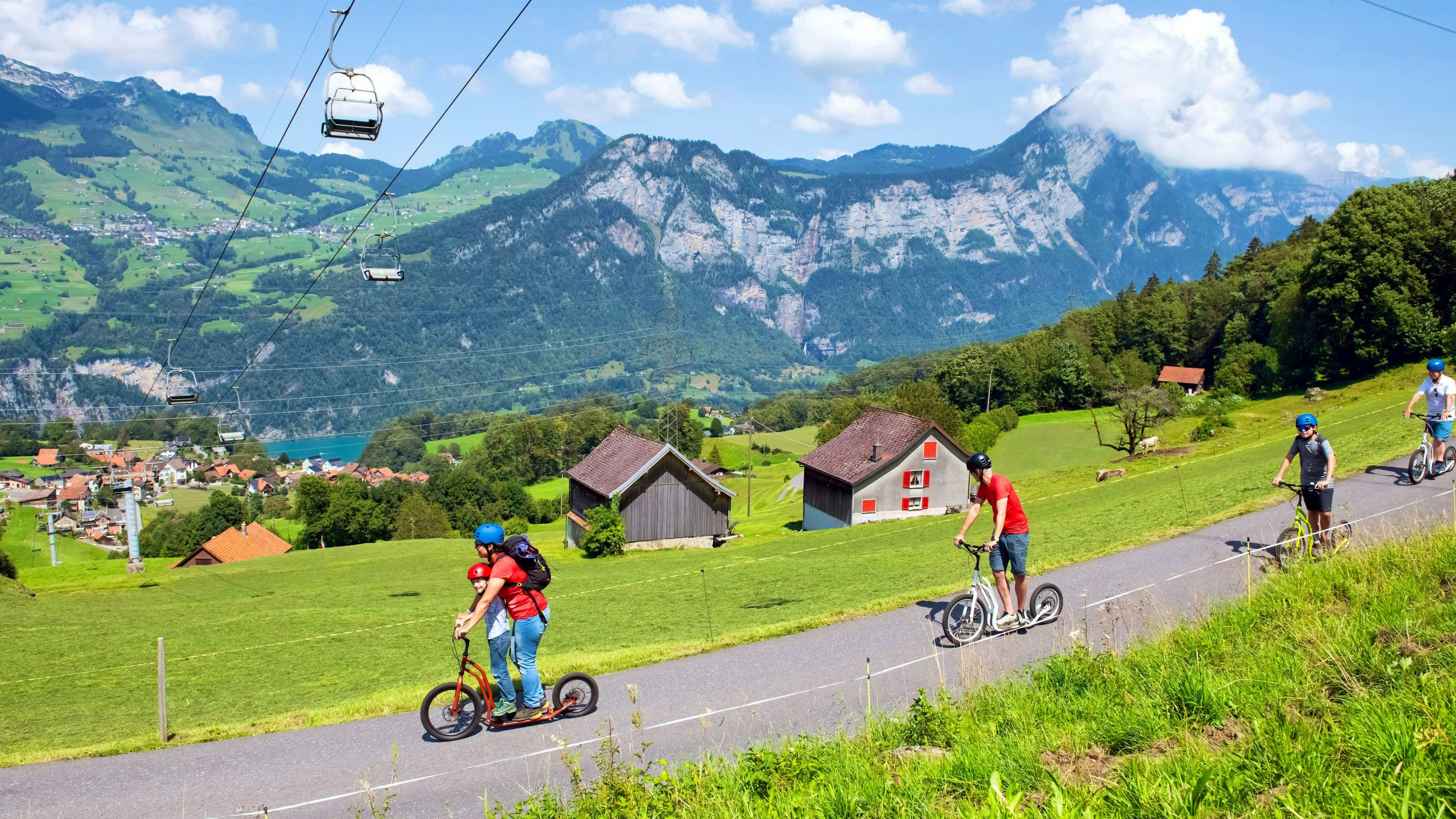 Image of scooter riders on Kerenzerberg.