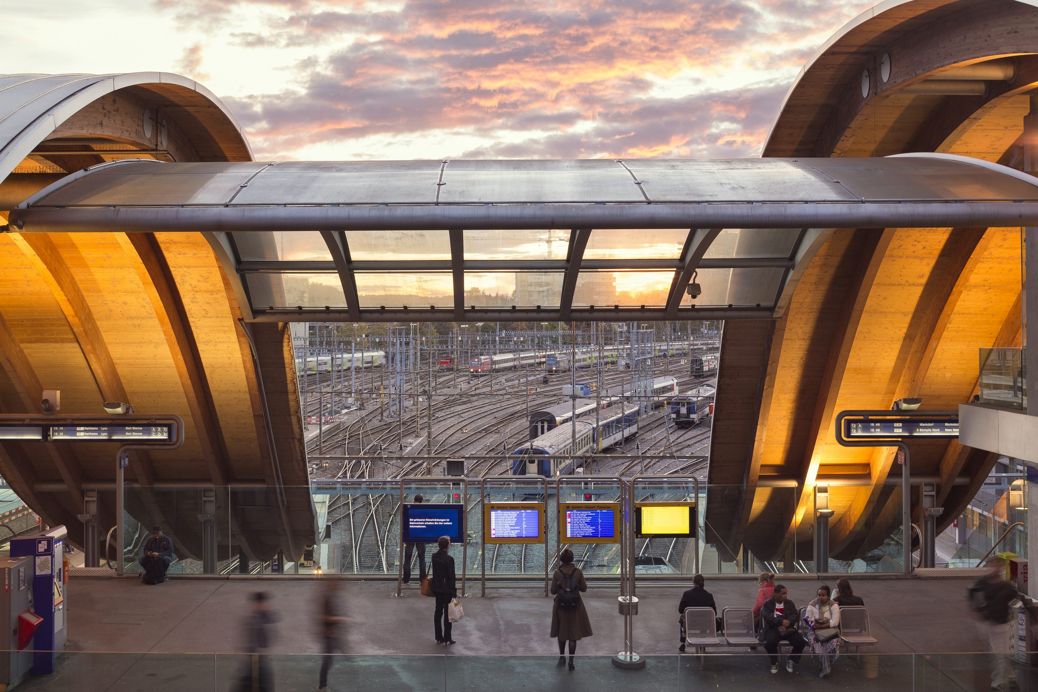 De quels moyens de communication disposez-vous à la gare? | CFF