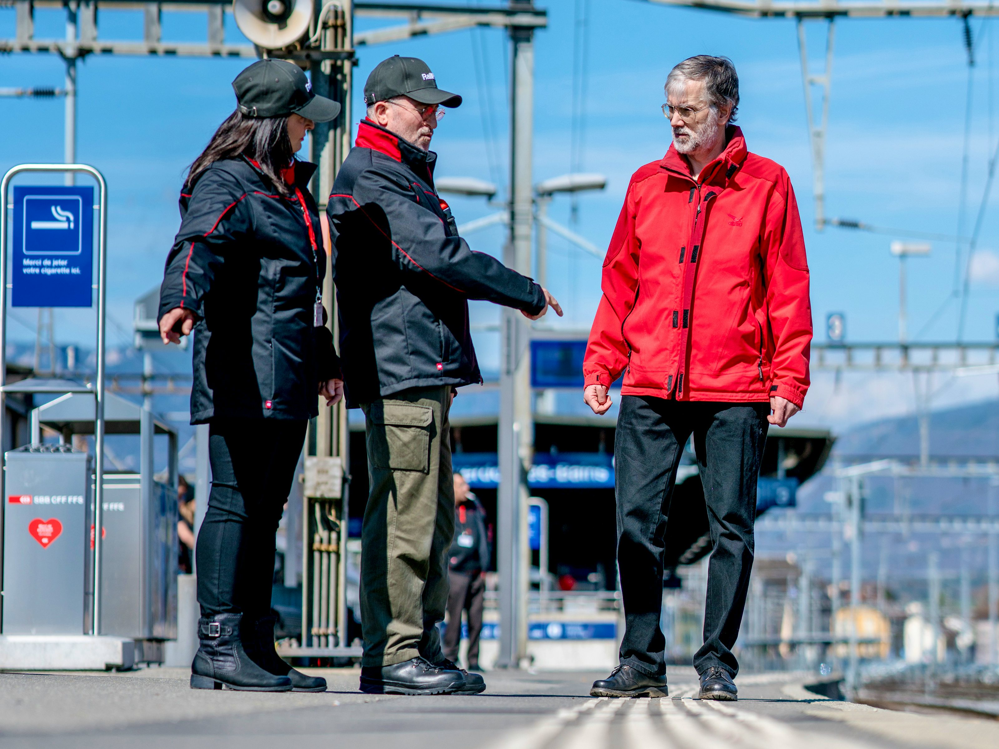 I padrini e le madrine di stazione agiscono in modo preventivo e cercano attivamente il dialogo con la clientela.