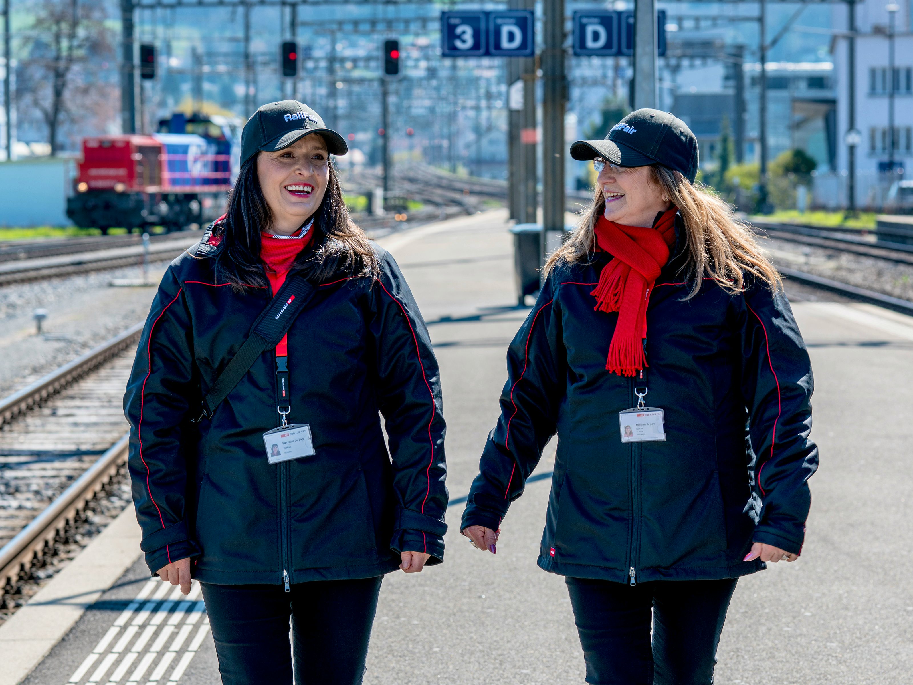 I padrini e le madrine di stazione assicurano la propria presenza e pattugliano la stazione.